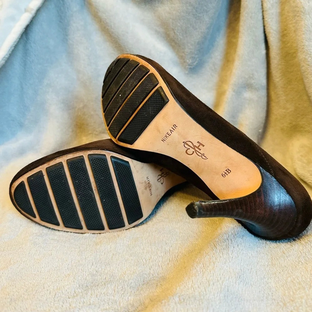 Cole Hahn Nike Air Brown Suede pumps 6.5 EUC
